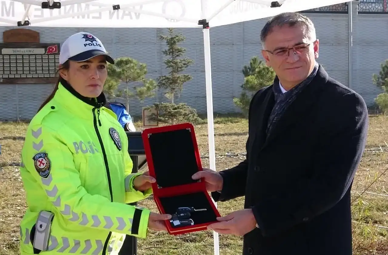 Van emniyetine yeni araçlar teslim edildi