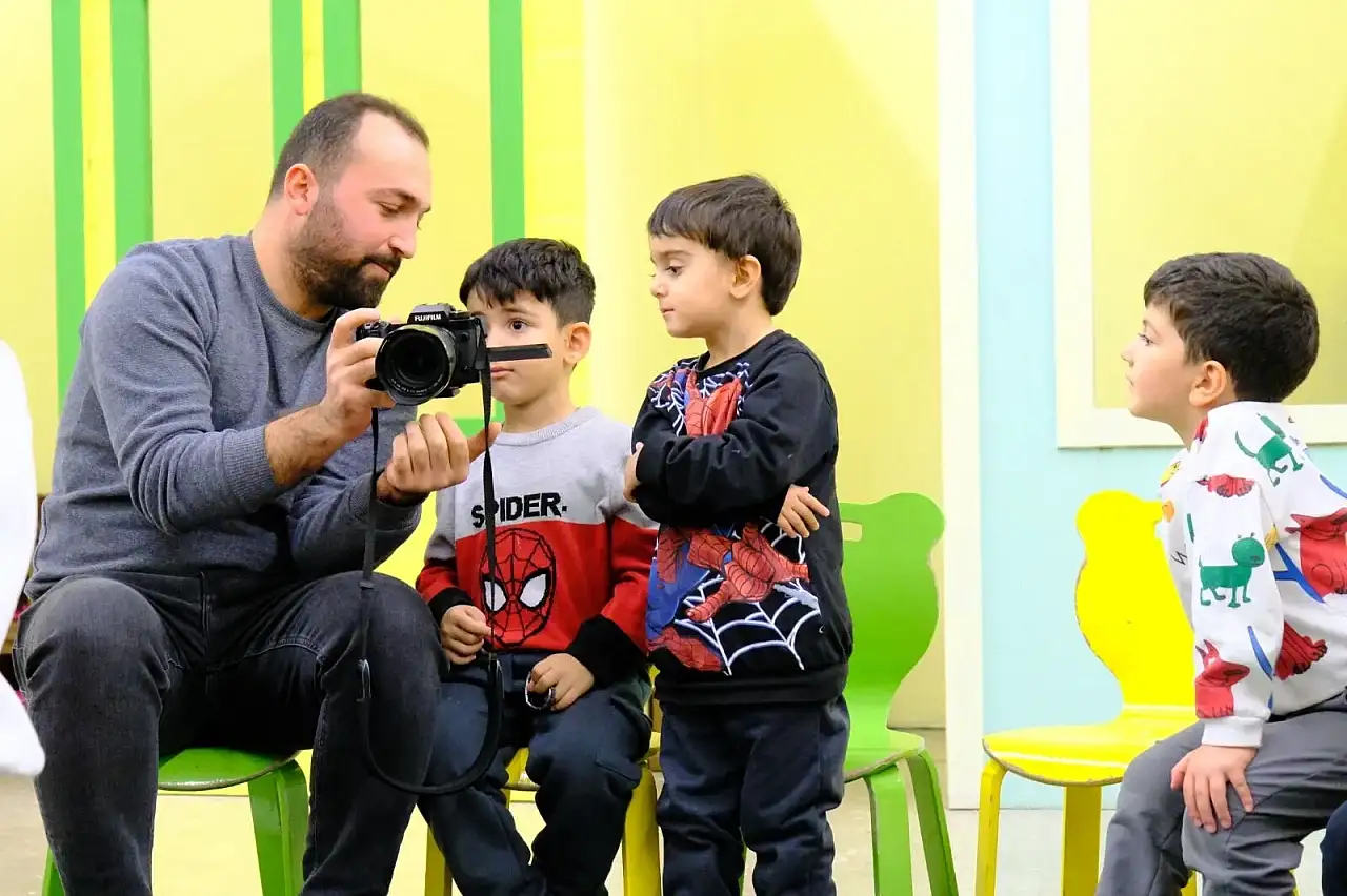 Van'da gazeteciler minik öğrencilerle buluştu