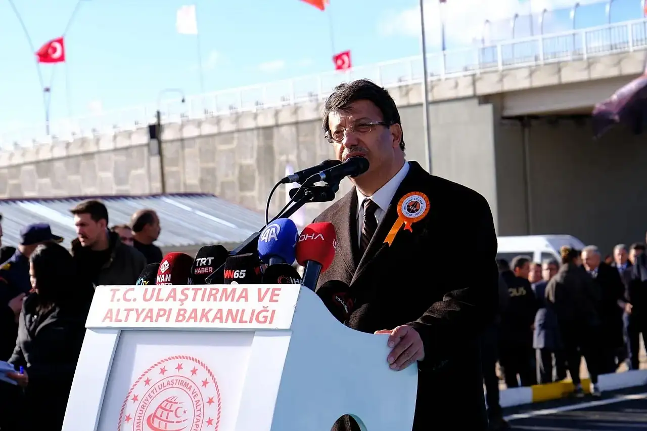 Van Çevre Yolu'nun 28 kilometresi trafiğe açıldı