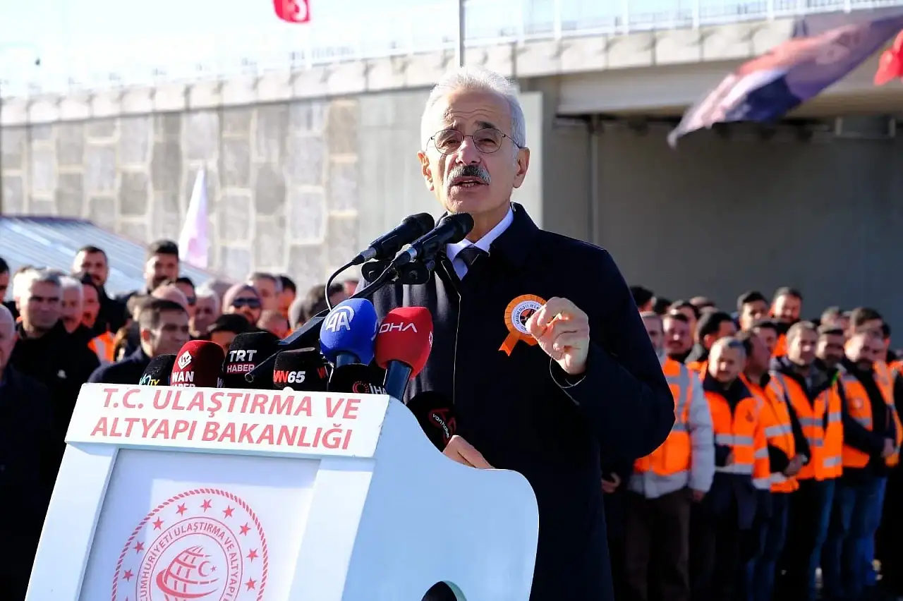 Van Çevre Yolu'nun 28 kilometresi trafiğe açıldı