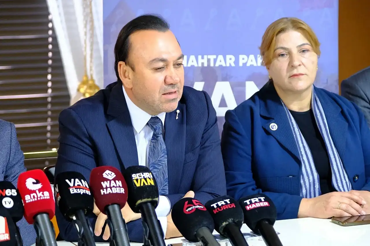 Anahtar Parti Genel Başkan Yardımcıları Van'da konuştu