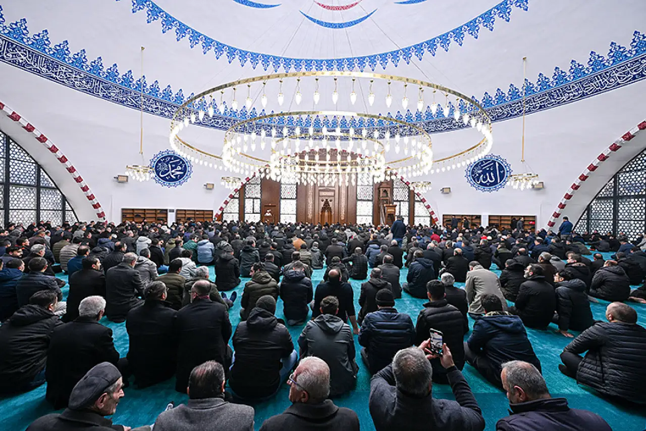 Van'daki Tıbbiye Camii ibadete açıldı