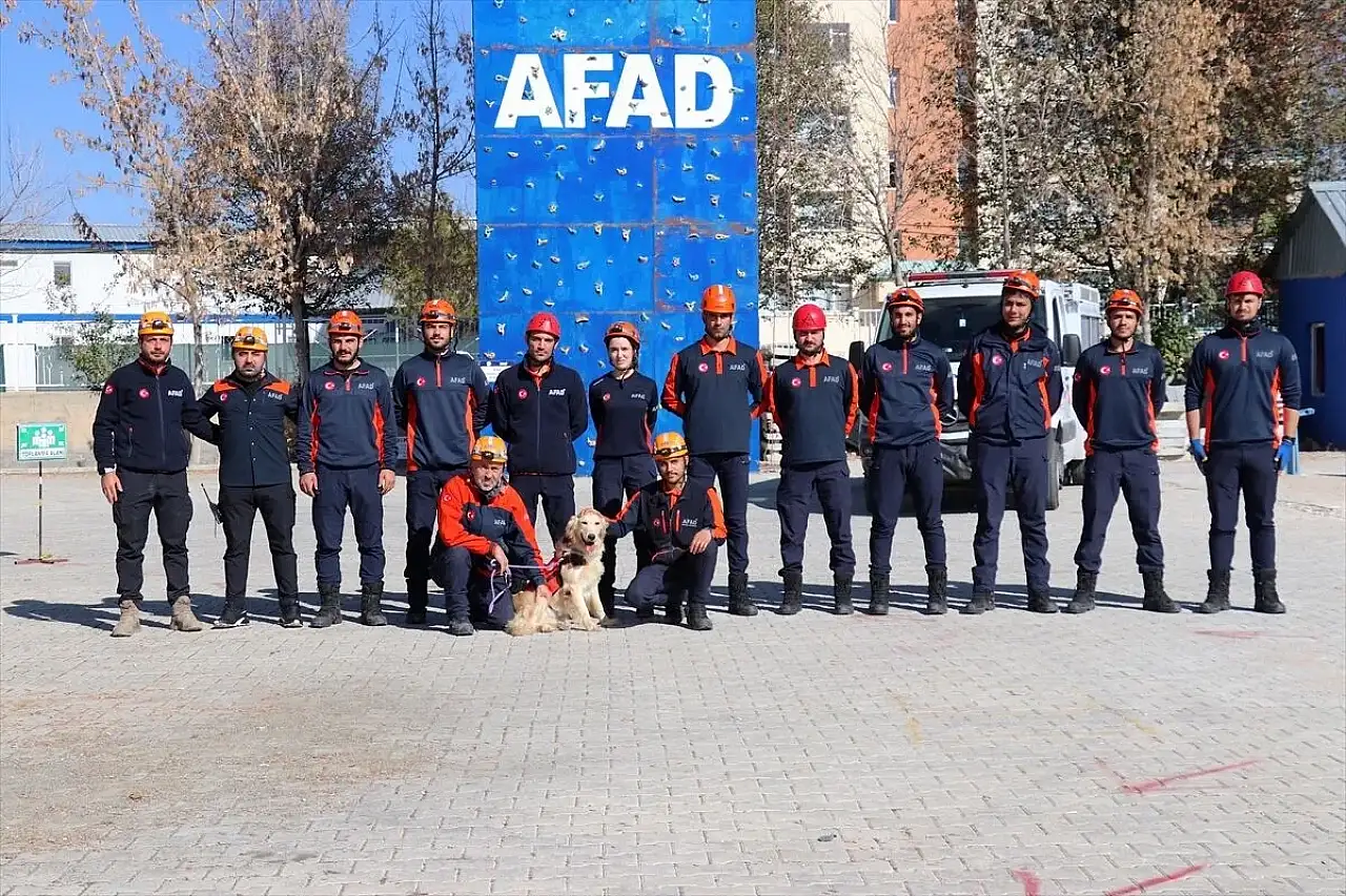 Van'da AFAD görevlileri, kendileri gibi ekipler yetiştiriyor