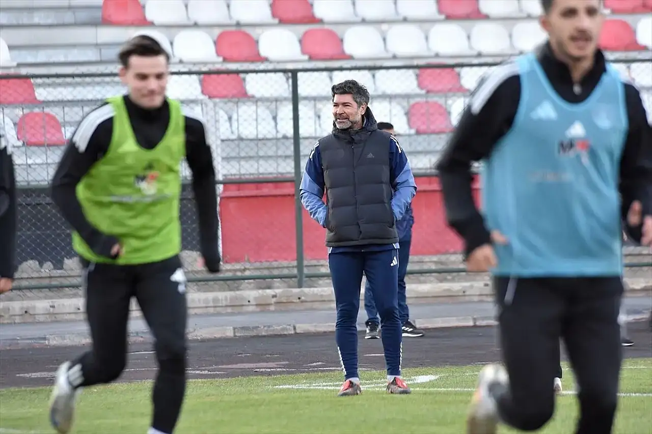 Vanspor Teknik Direktörü Hakan Kutlu'dan Serikspor maçı öncesi açıklama