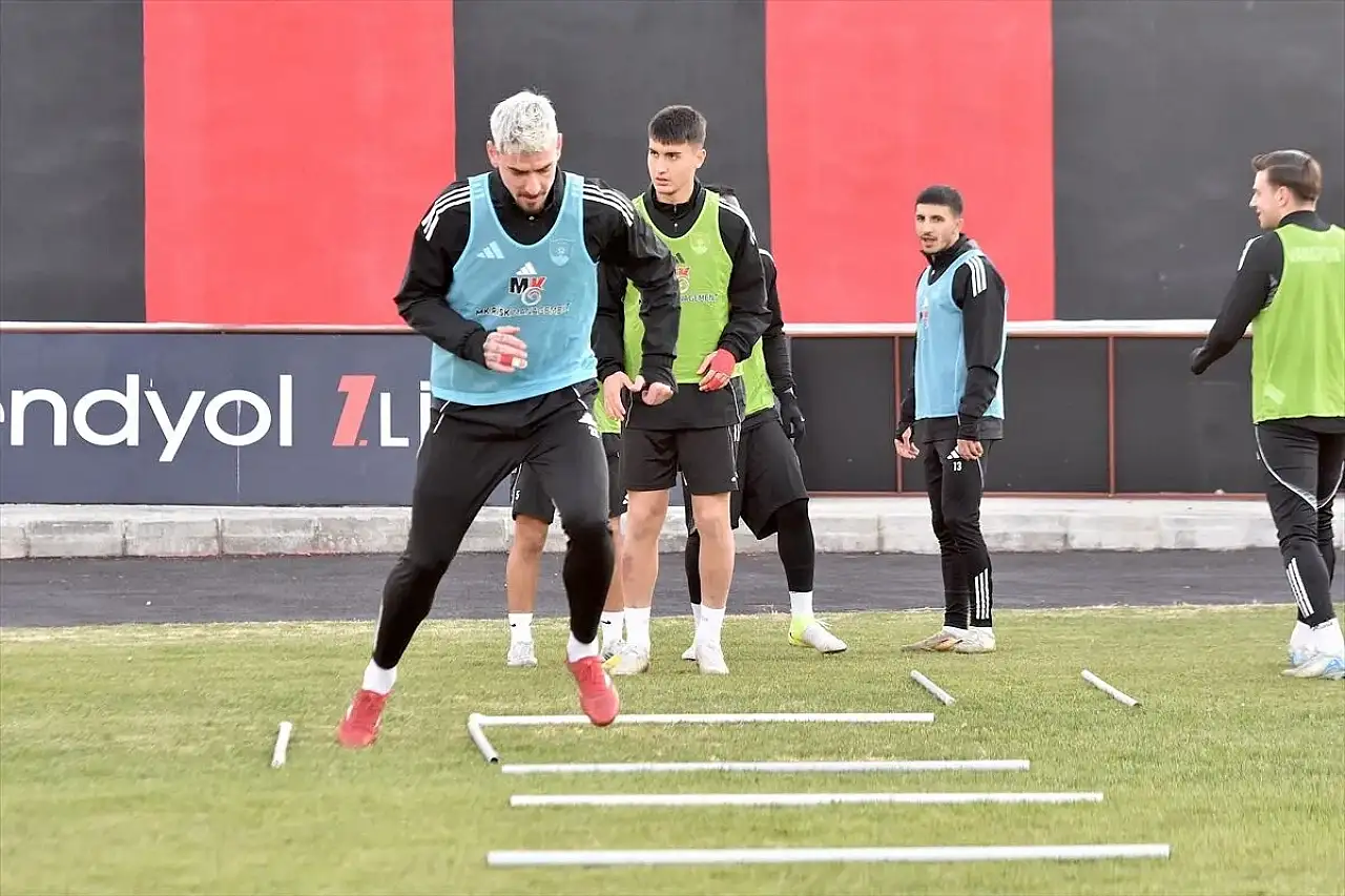 Vanspor Teknik Direktörü Hakan Kutlu'dan Serikspor maçı öncesi açıklama