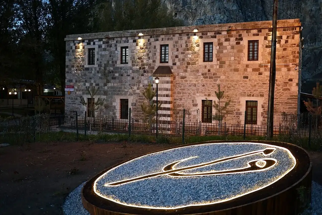 Van tarihi camisi cemaatiyle buluştu