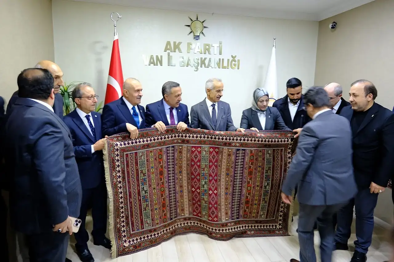 Bakan Uraloğlu'ndan Van temasları… Van çok daha iyi yerlere gelecek