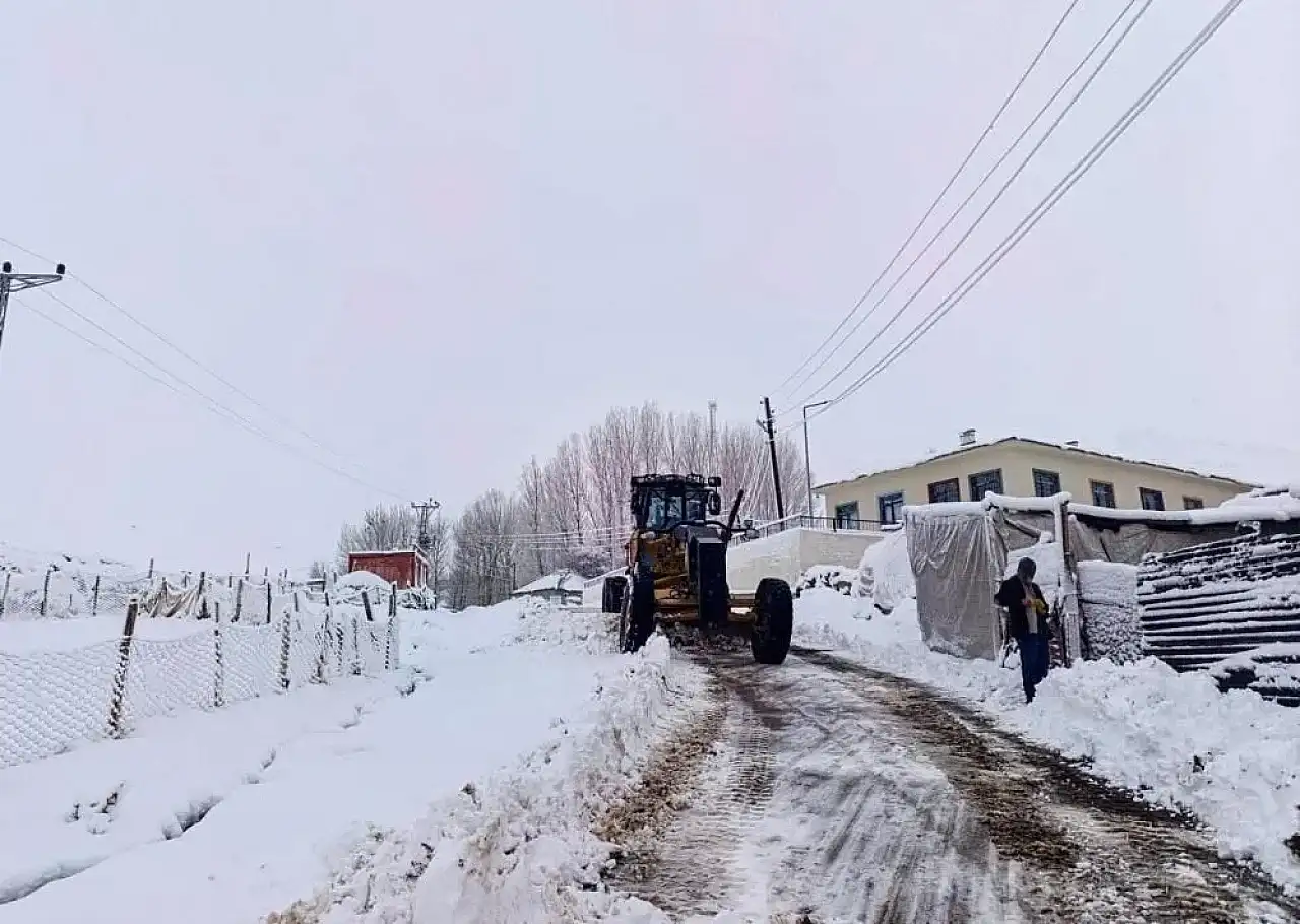 Van'da 102 yerleşim yerinin yolu ulaşıma kapandı