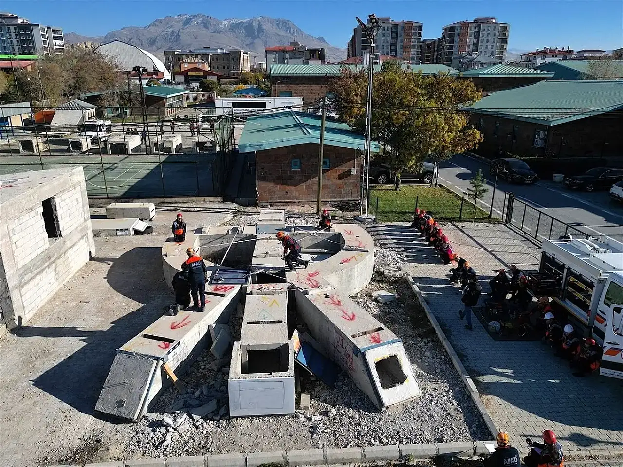 Van'da AFAD görevlileri, kendileri gibi ekipler yetiştiriyor