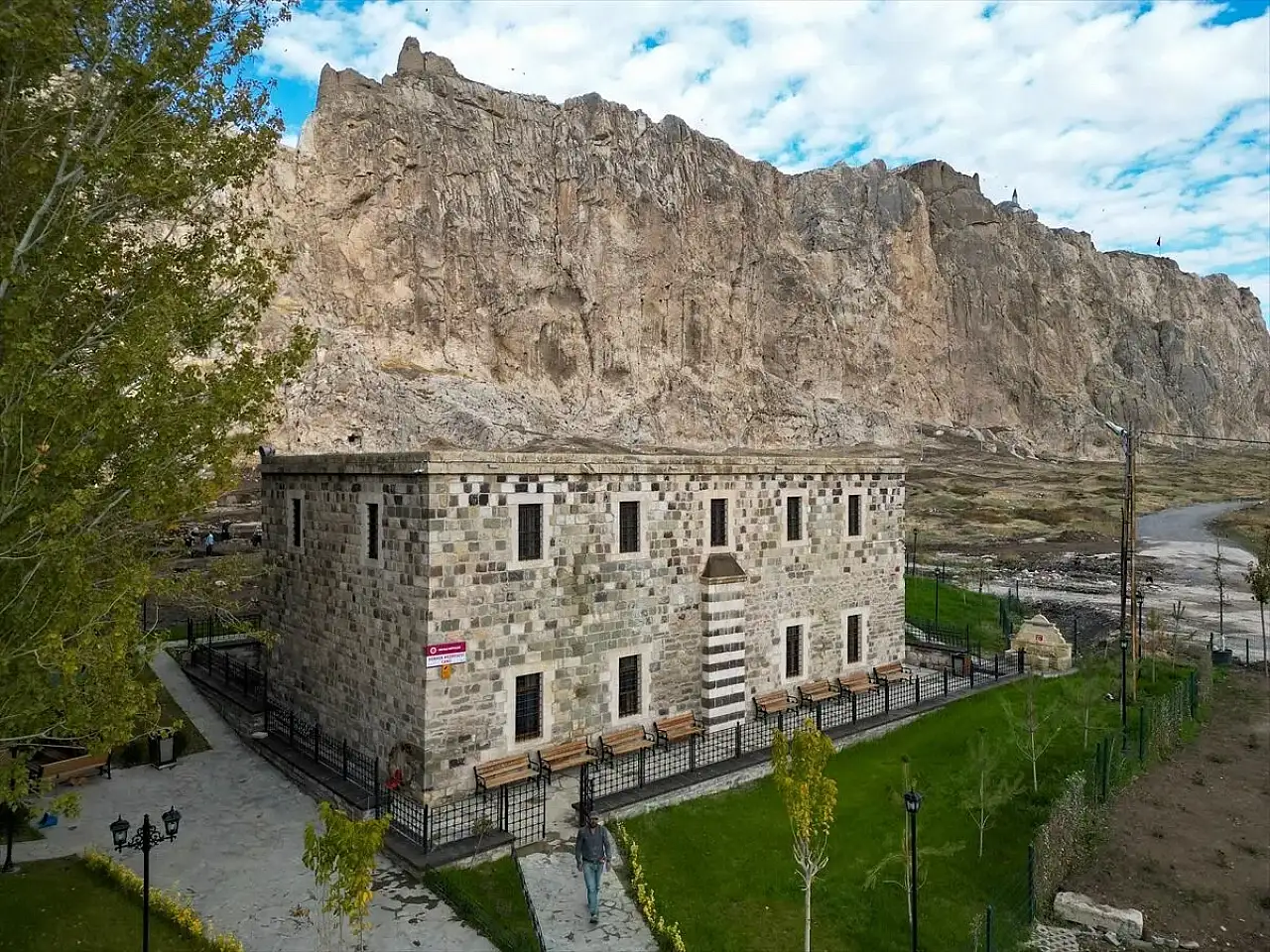 Van tarihi camisi cemaatiyle buluştu