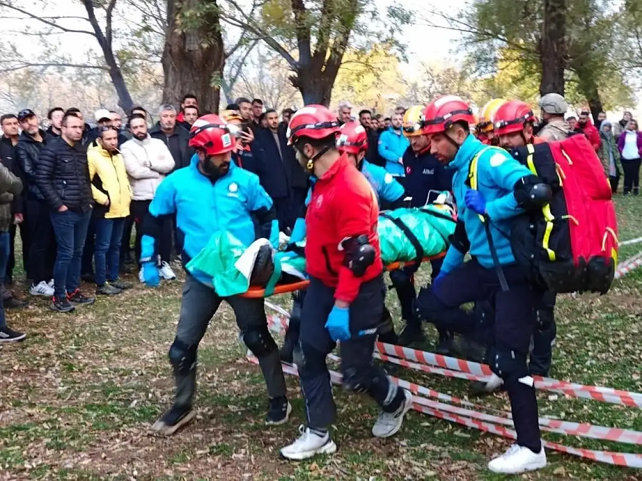 Van'da sağlık yöneticileri afet farkındalık kampında buluştu