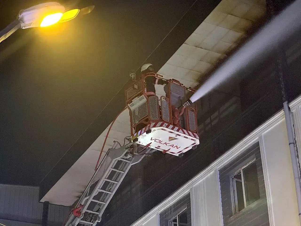 Van'da otelde korkutan yangın!