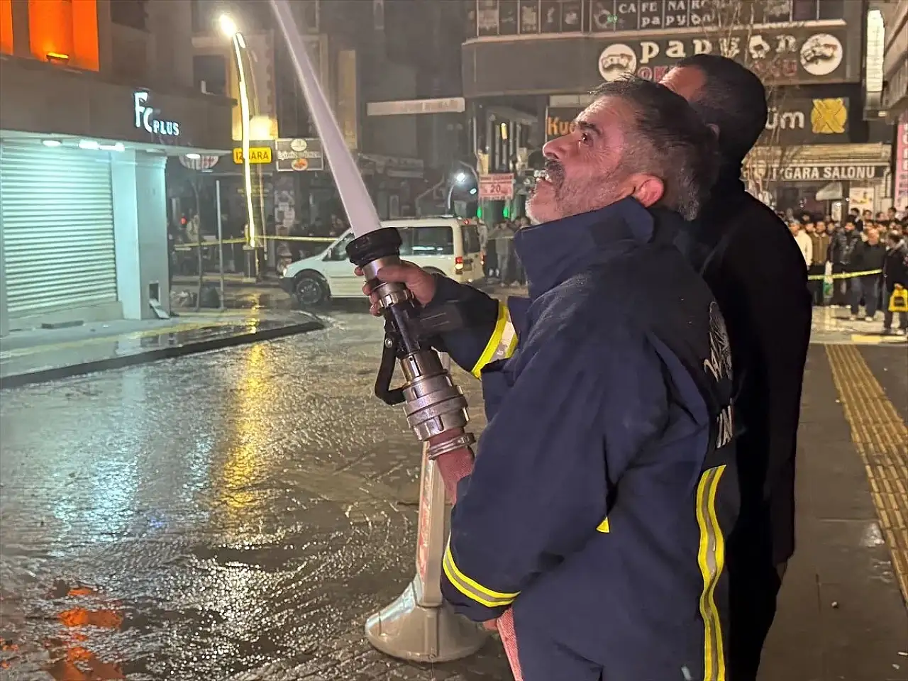 Van'da otelde korkutan yangın!