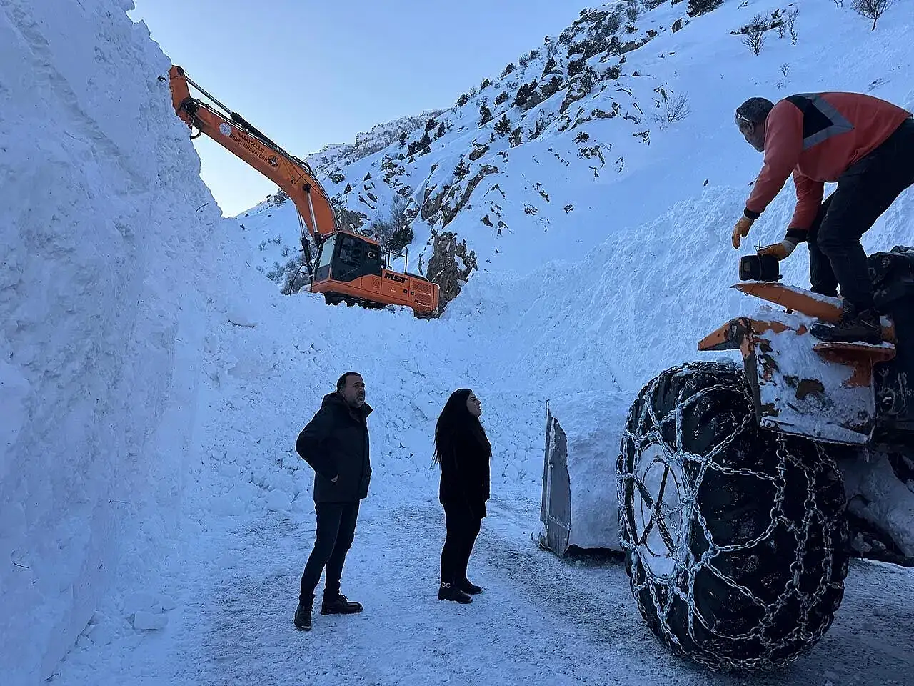 Van-Çatak kara yolu 4 gündür ulaşıma kapalı