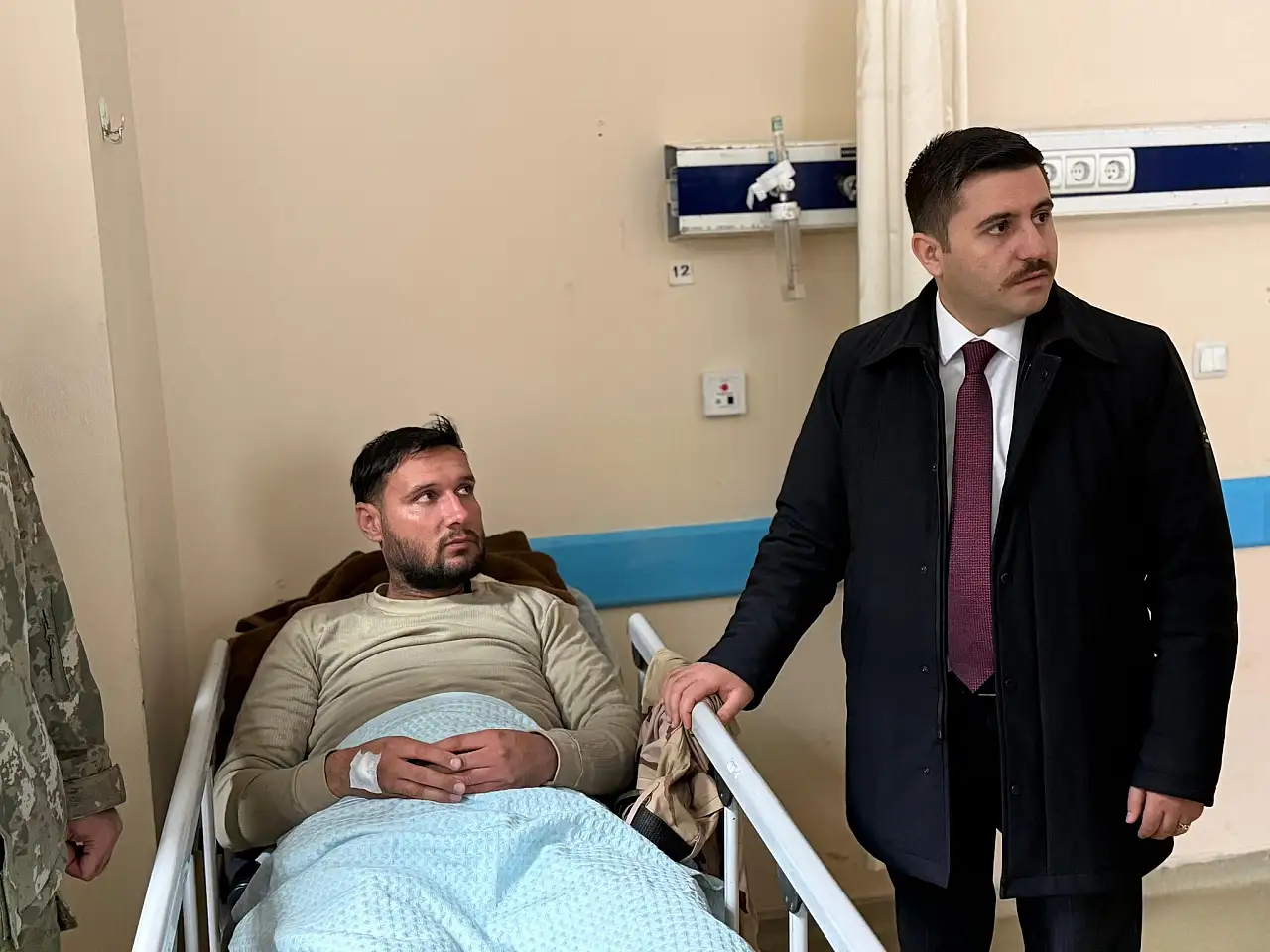 Hudut birliklerimiz donma tehlikesi geçiren İranlı askerleri kurtardı