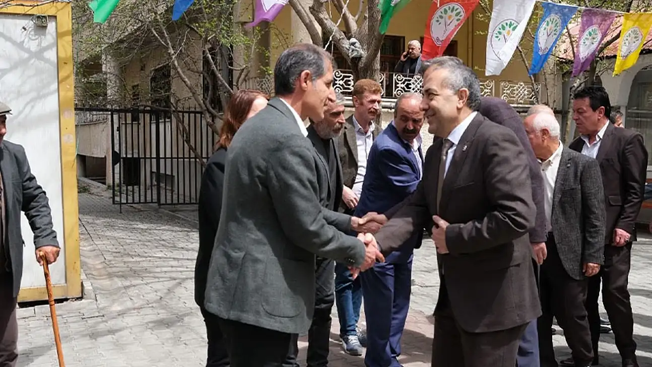 Van'da AK Parti'den DEM Parti'ye ziyaret