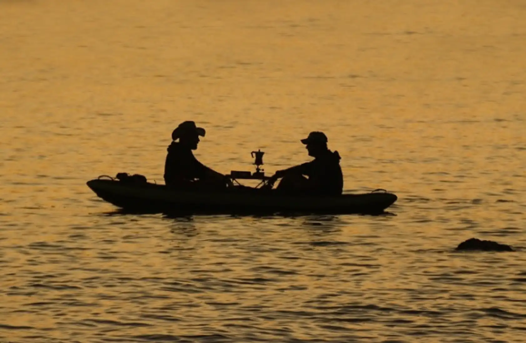 Van'da gün batımı büyülüyor