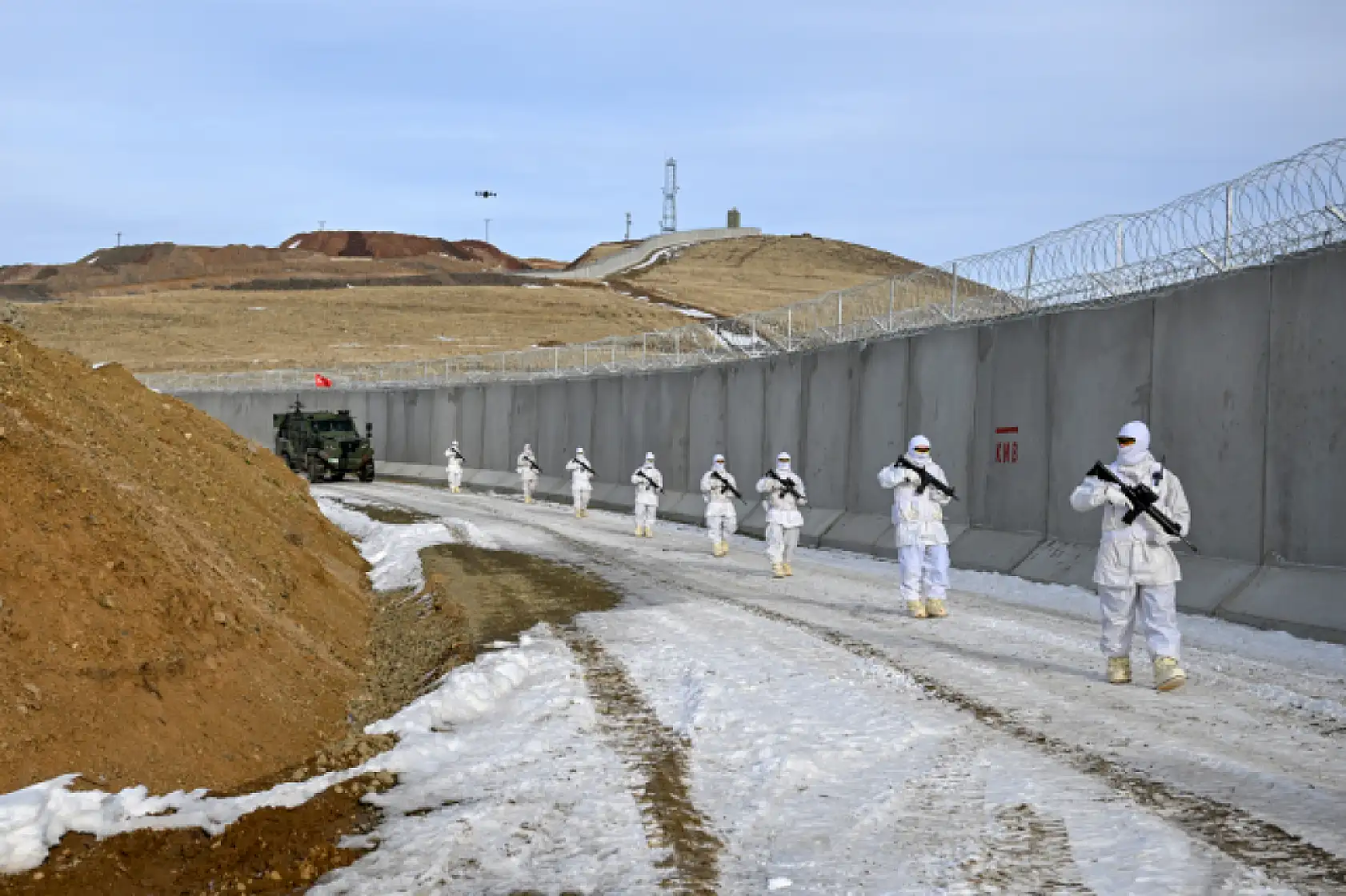 Van-İran sınırında güvenlik duvarı yapımı sürüyor