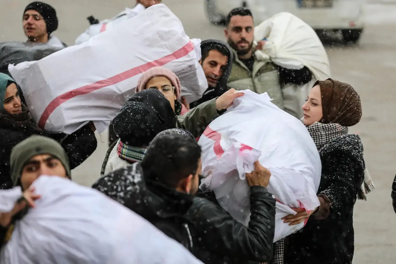 Van'dan depremzedelere yardım!