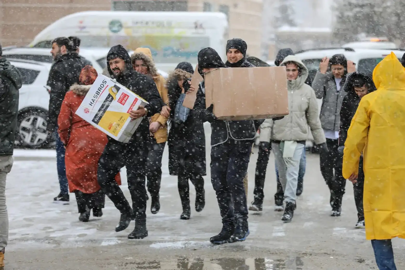 Van'dan depremzedelere yardım!
