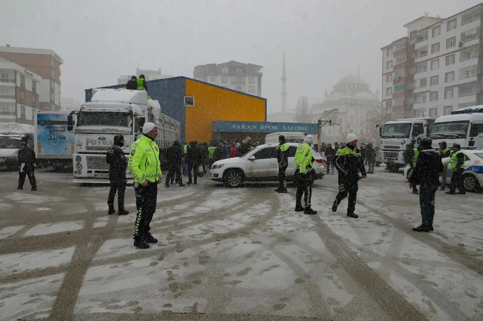 Van'dan depremzedelere yardım!