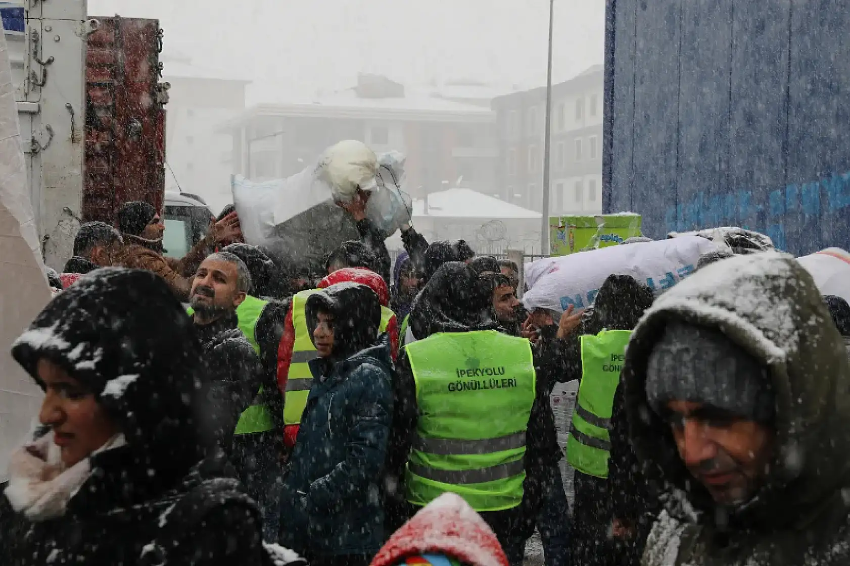 Van'dan depremzedelere yardım!