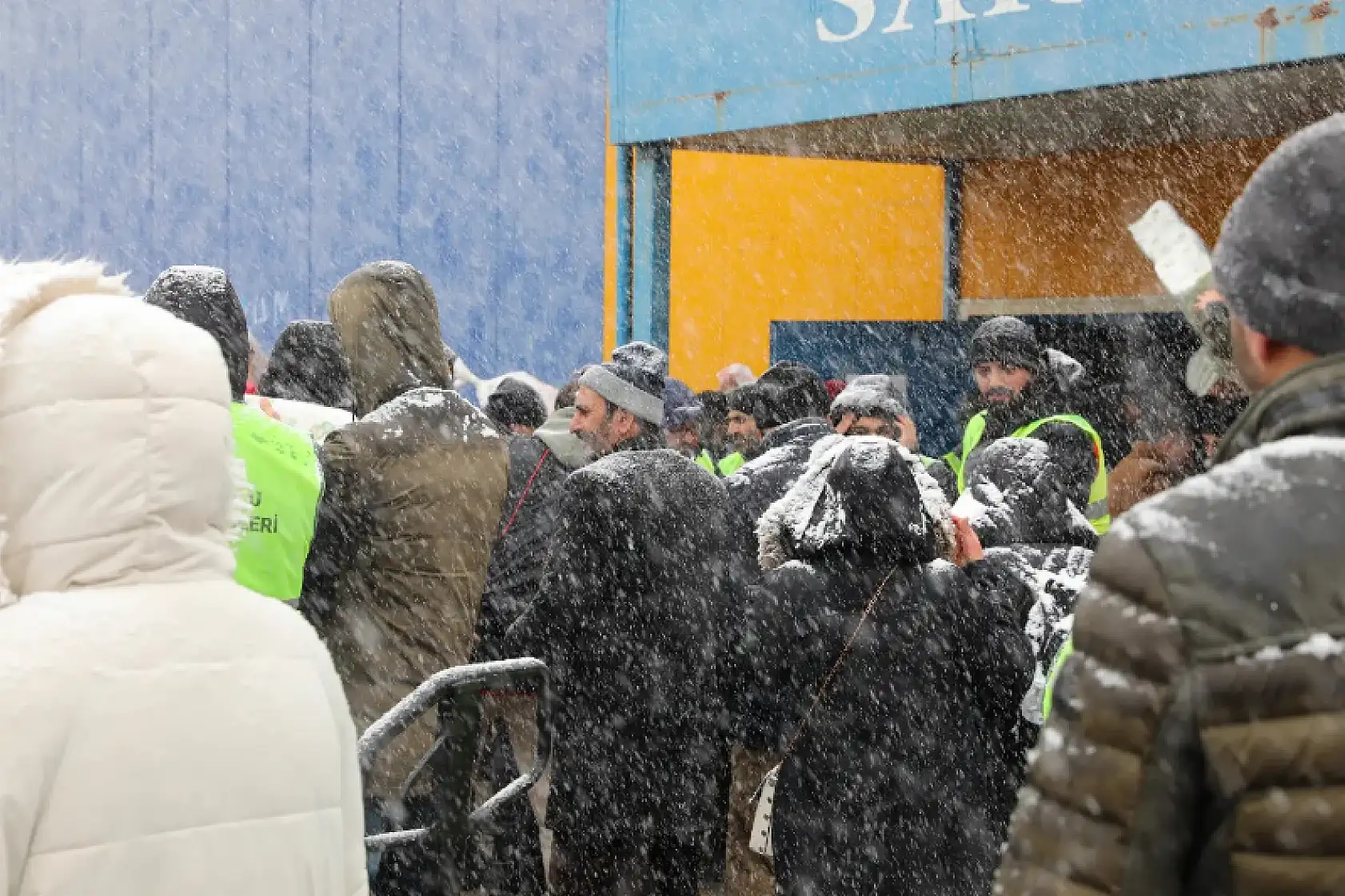 Van'dan depremzedelere yardım!