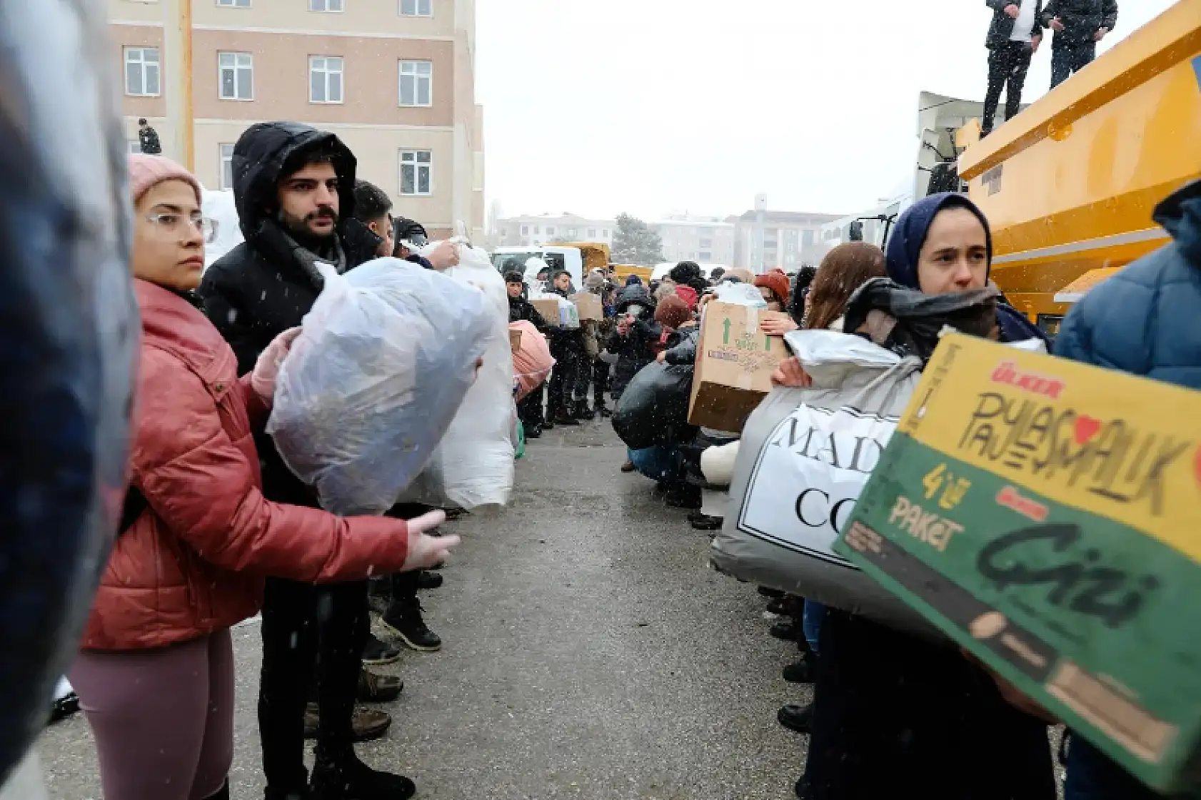 Van'dan depremzedelere yardım!