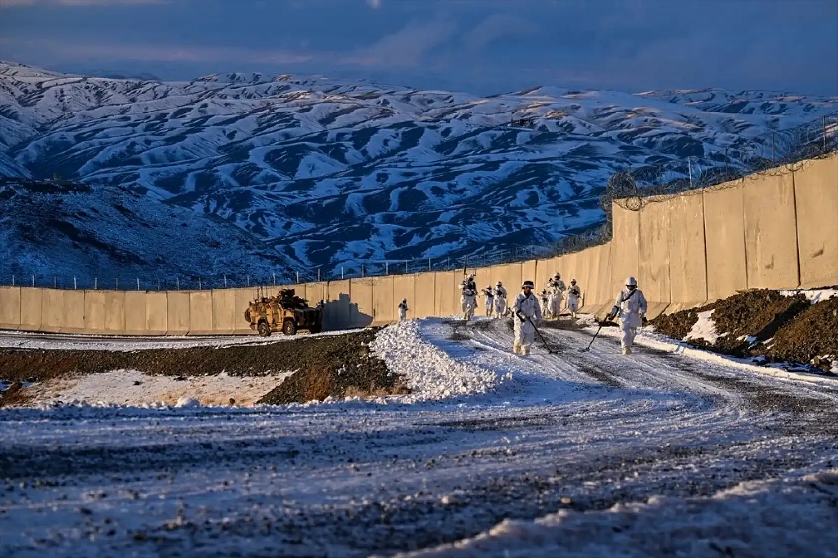 Van'da dondurucu soğukta vatan nöbeti