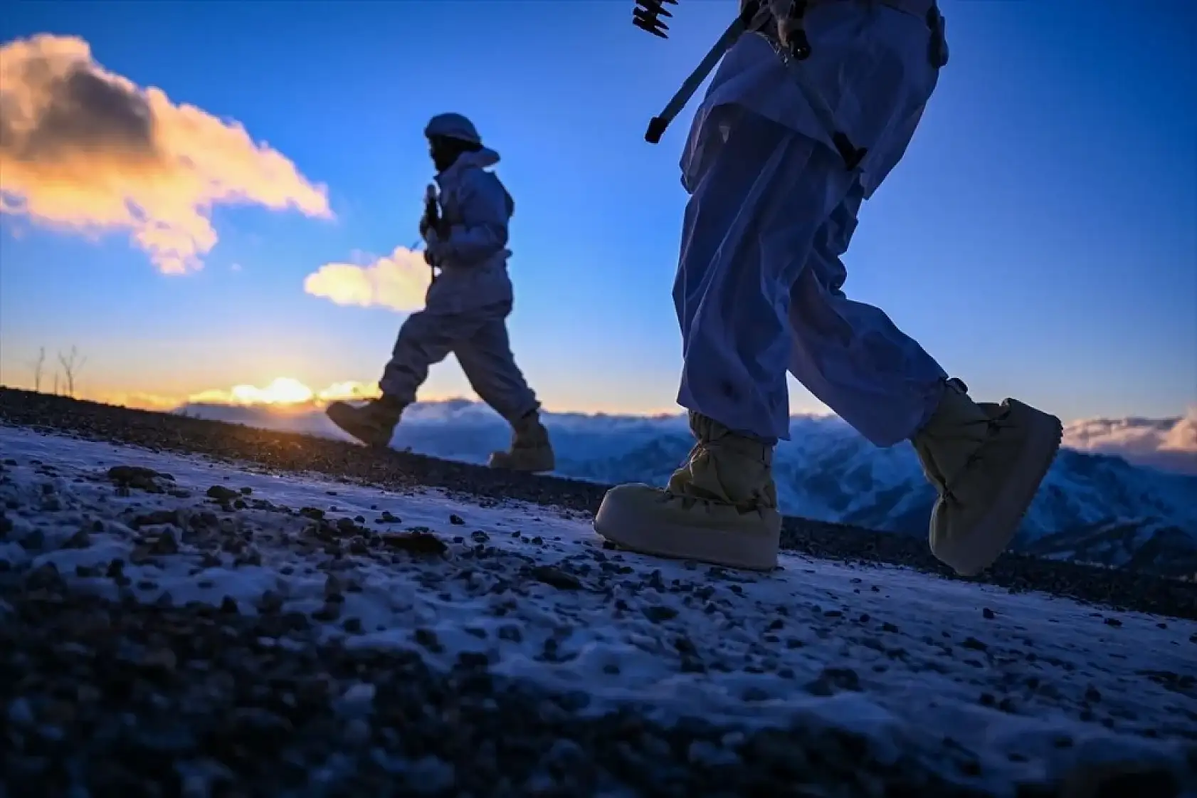 Van'da dondurucu soğukta vatan nöbeti
