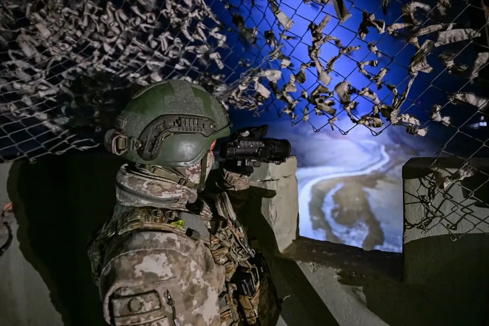 Van'da dondurucu soğukta vatan nöbeti