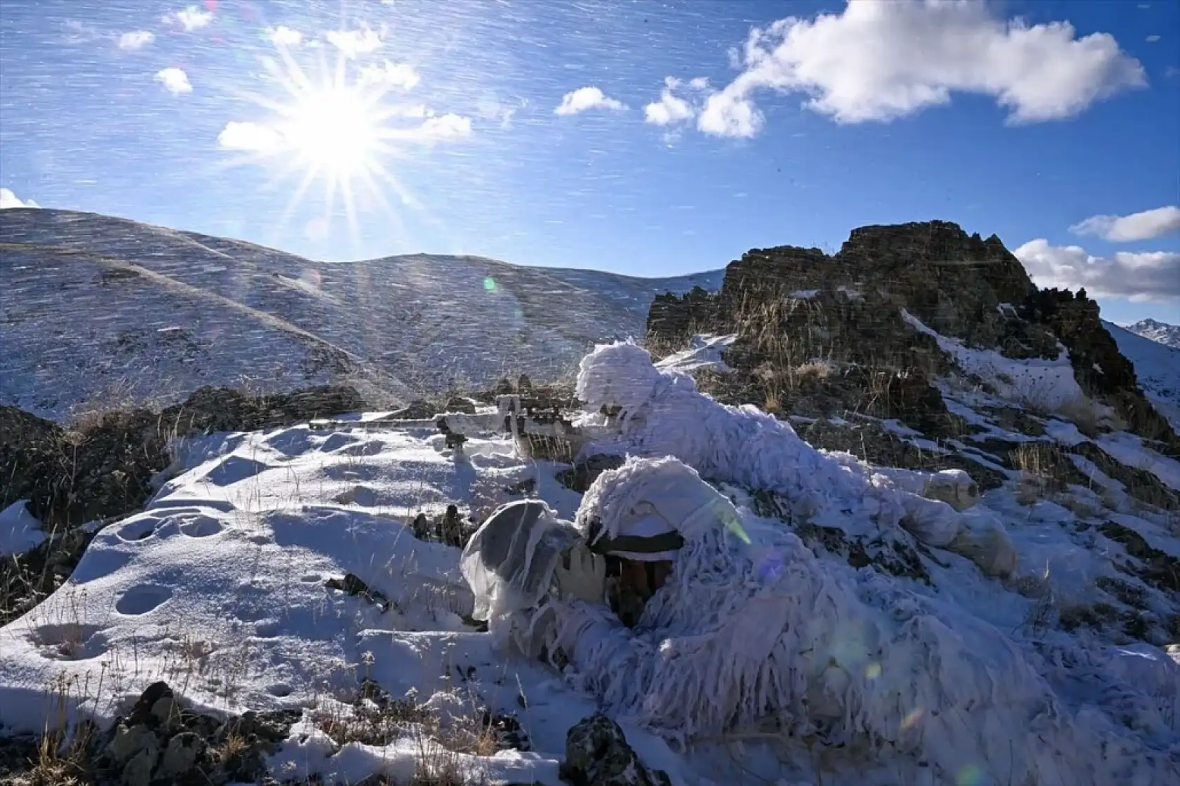 Van'da dondurucu soğukta vatan nöbeti