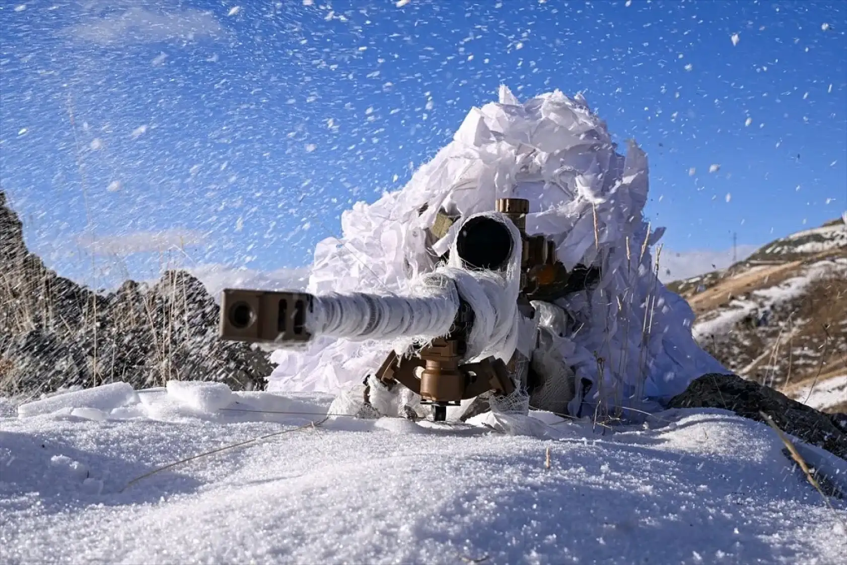 Van'da dondurucu soğukta vatan nöbeti