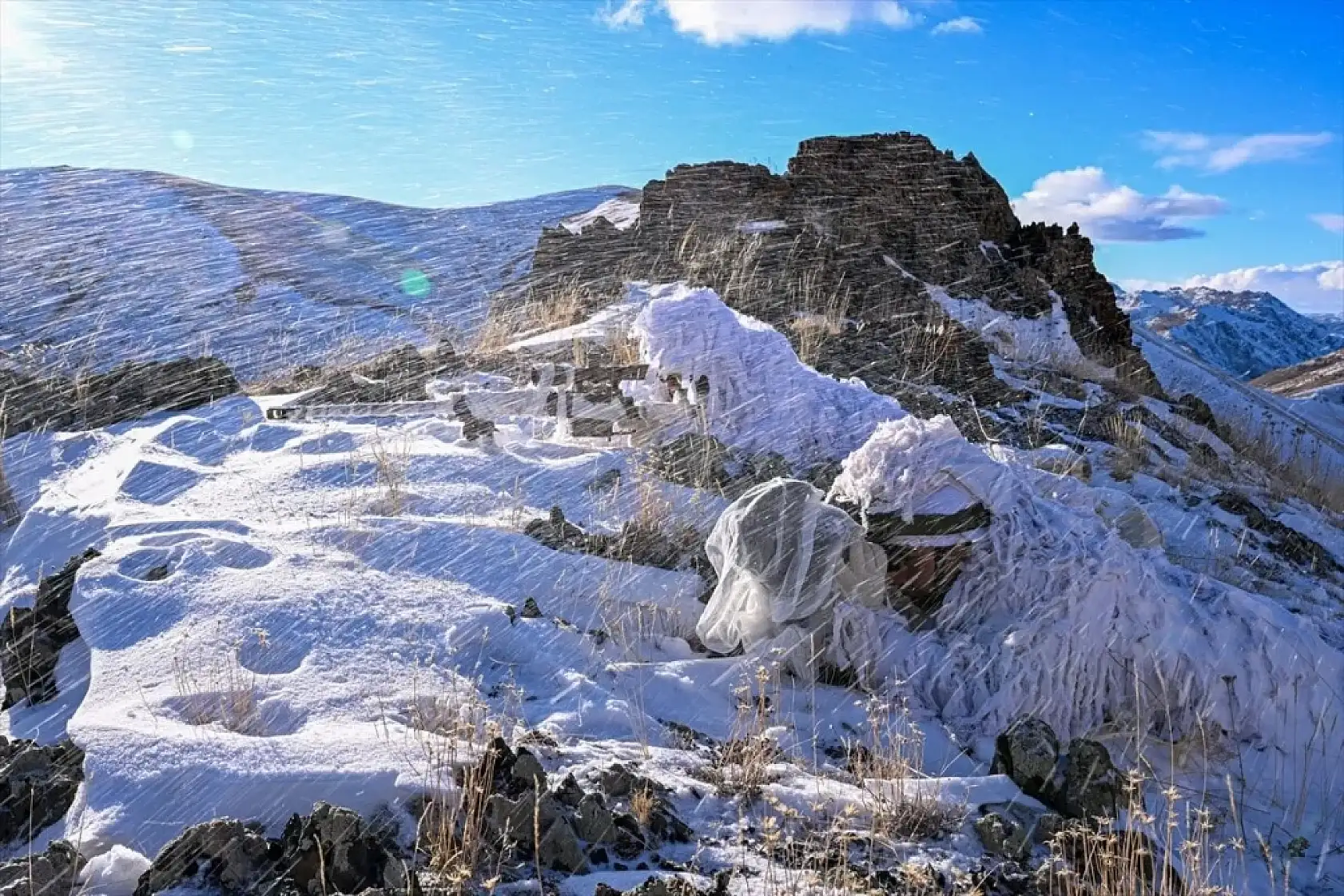 Van'da dondurucu soğukta vatan nöbeti