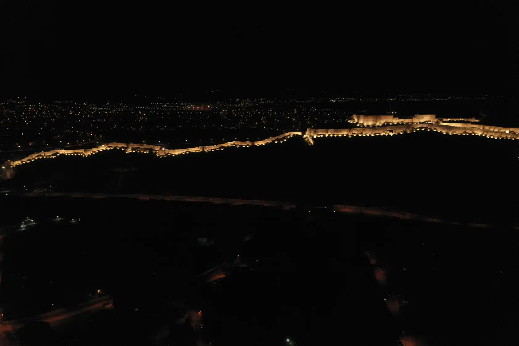 Van Kalesi ışıl ışıl oldu