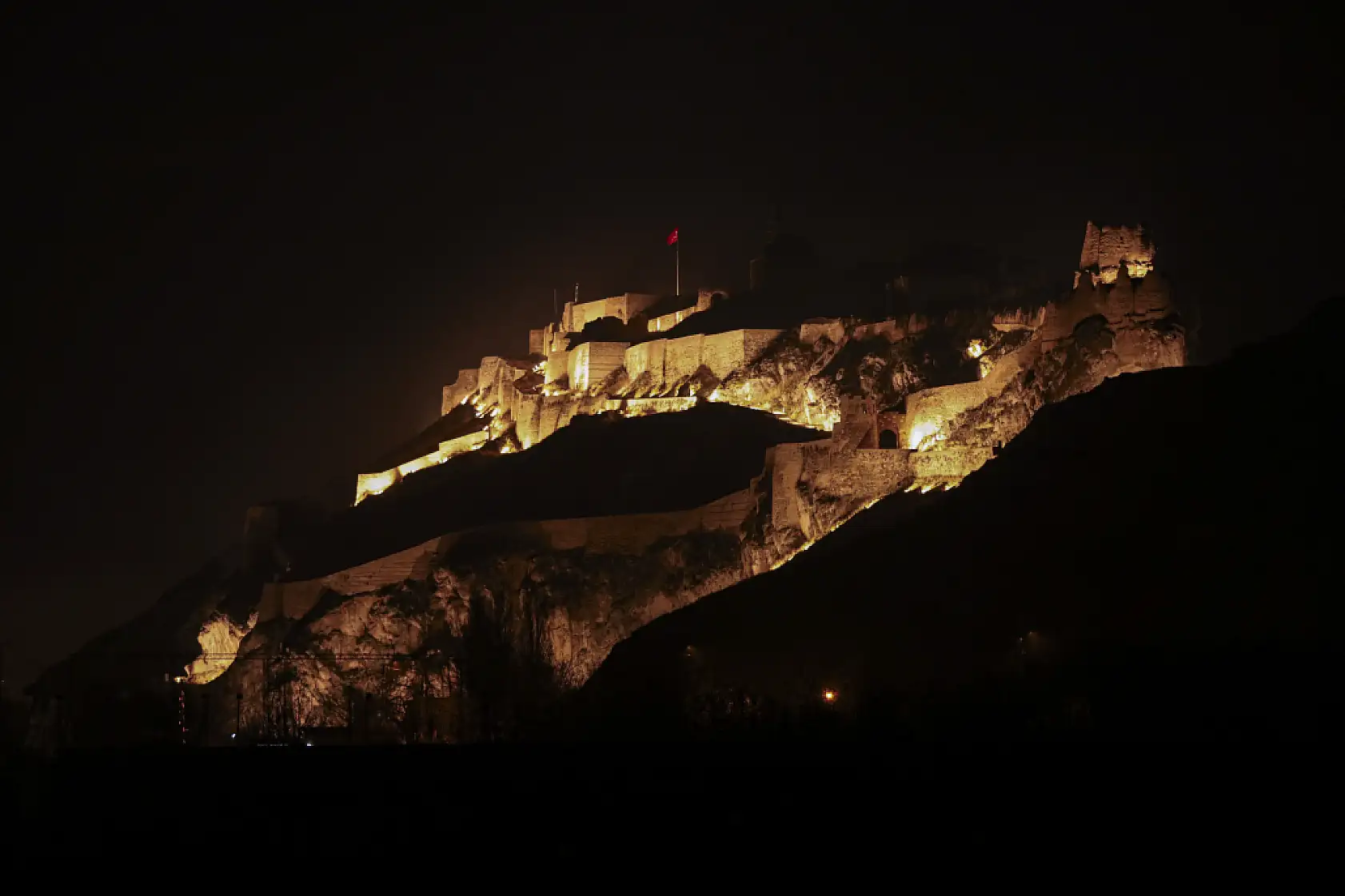 Van Kalesi ışıl ışıl oldu