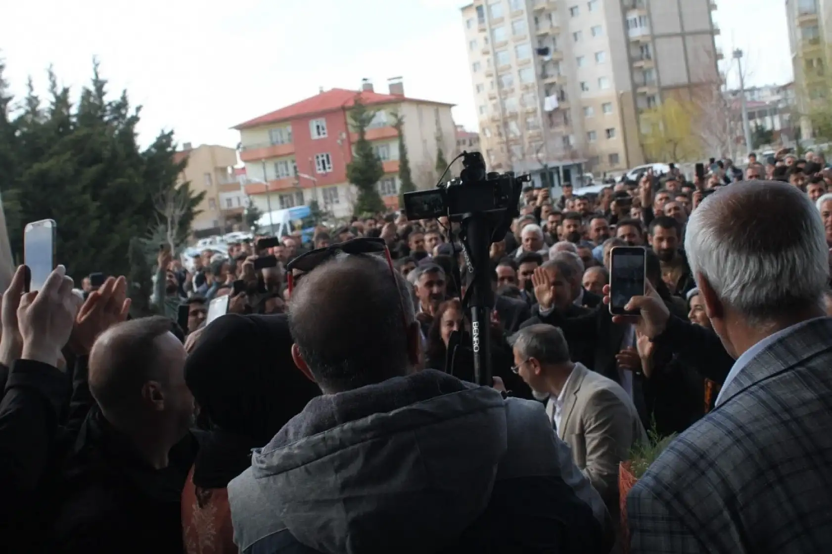 Zeydan ve Şedal Büyükşehir Belediye binasında! İşte ilk görüntüler