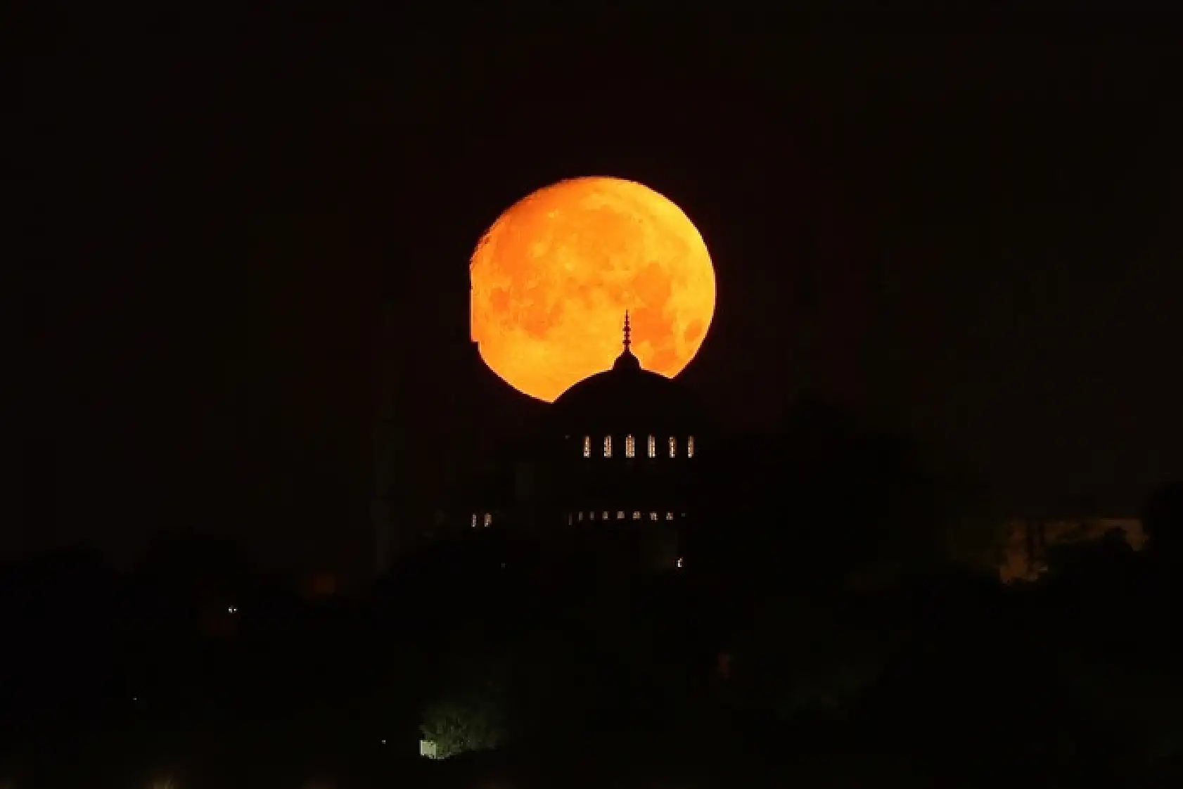 Dolunayın eşsiz görüntüsü