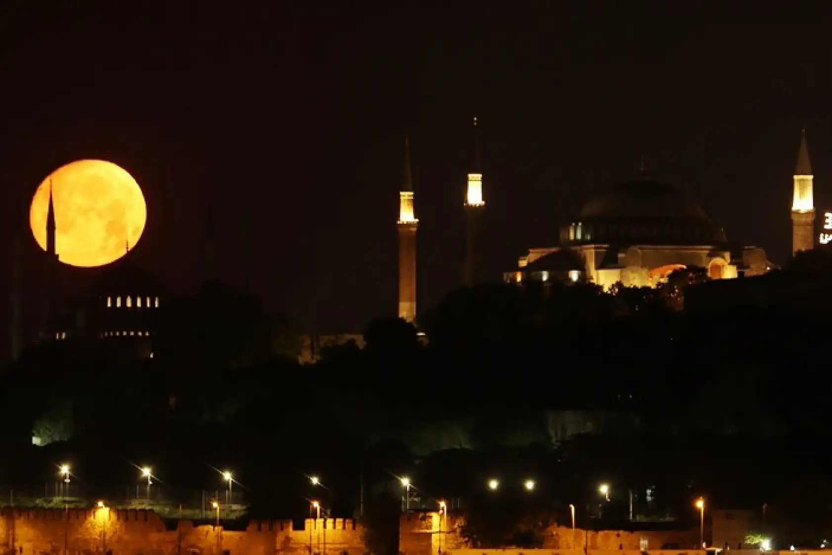 Dolunayın eşsiz görüntüsü