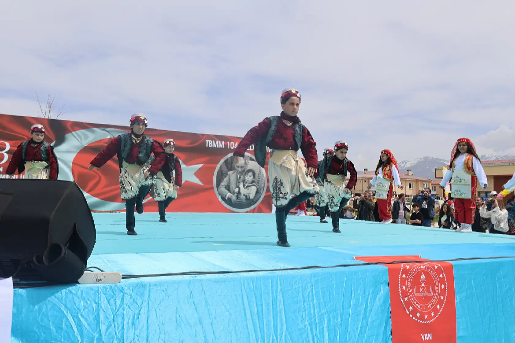 Van'da 23 Nisan coşkuyla kutlandı