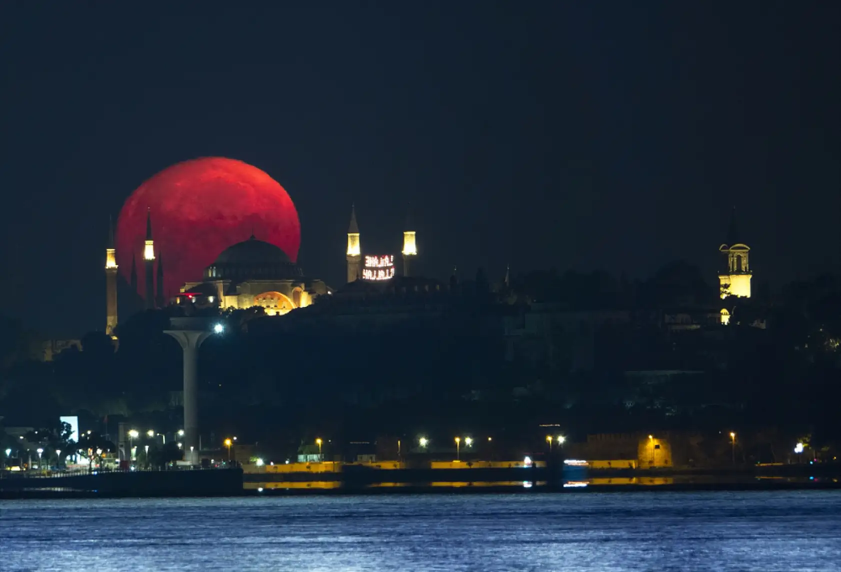 Dolunayın eşsiz görüntüsü