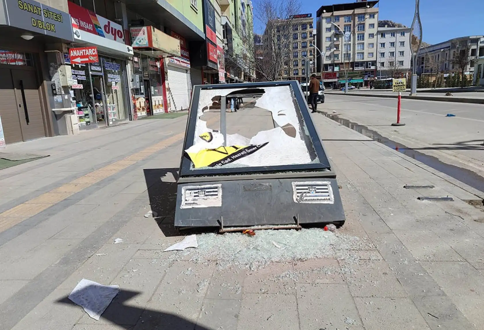 Van'da sokaklar harabeye döndü!