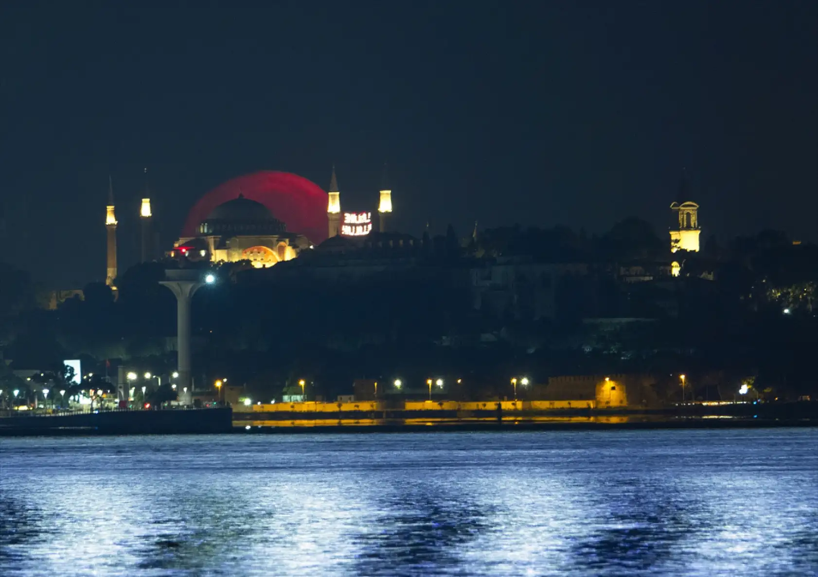 Dolunayın eşsiz görüntüsü