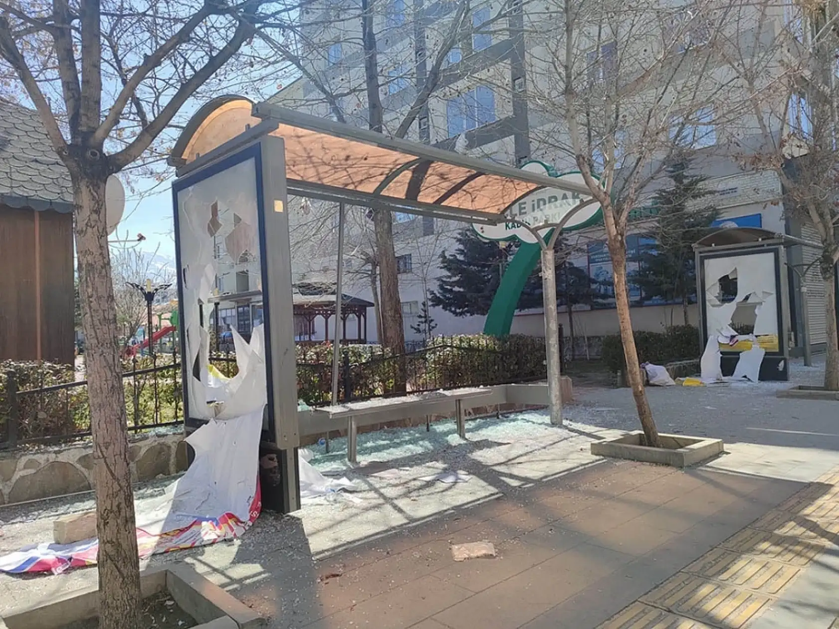 Van'da sokaklar harabeye döndü!