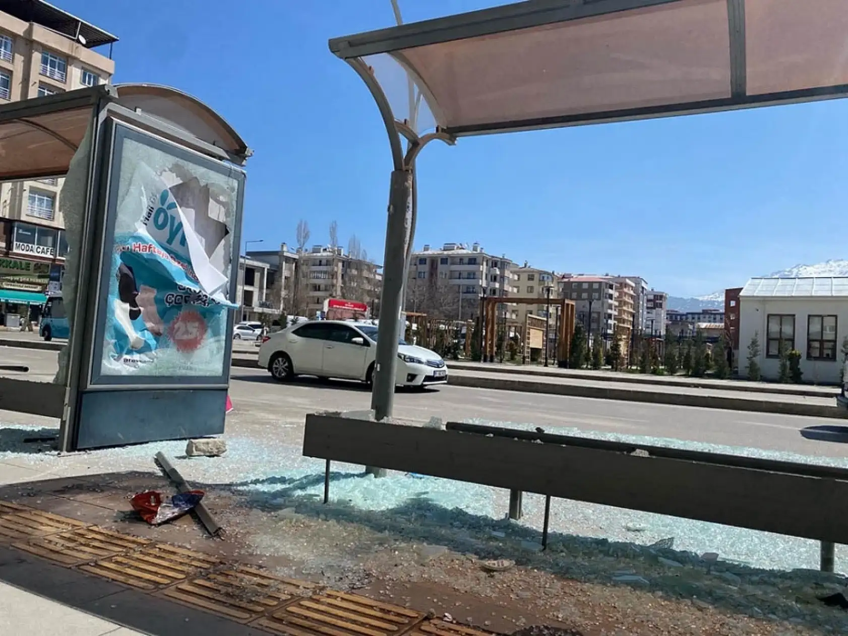 Van'da sokaklar harabeye döndü!