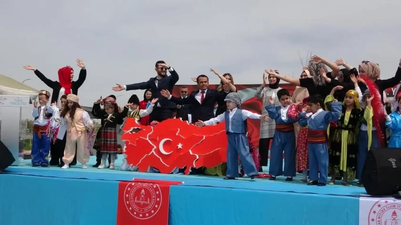 Van'da 23 Nisan coşkuyla kutlandı