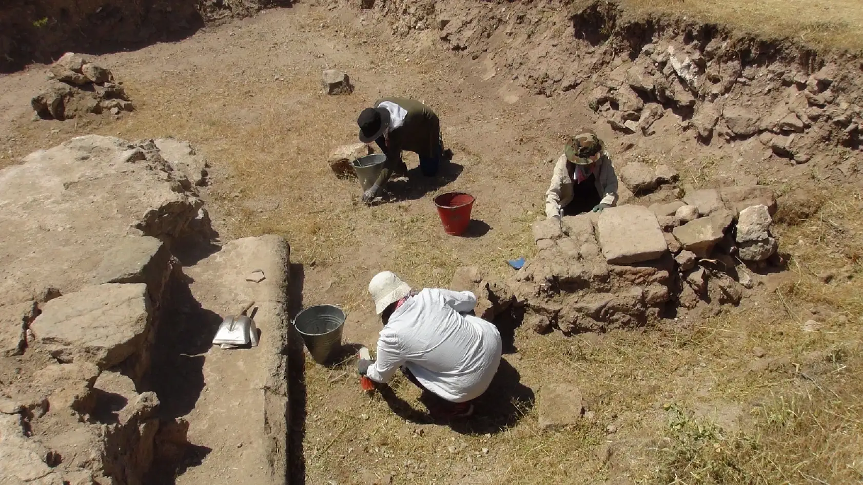 Van YYÜ arkeologlarından 5 bin yıllık bulgu!
