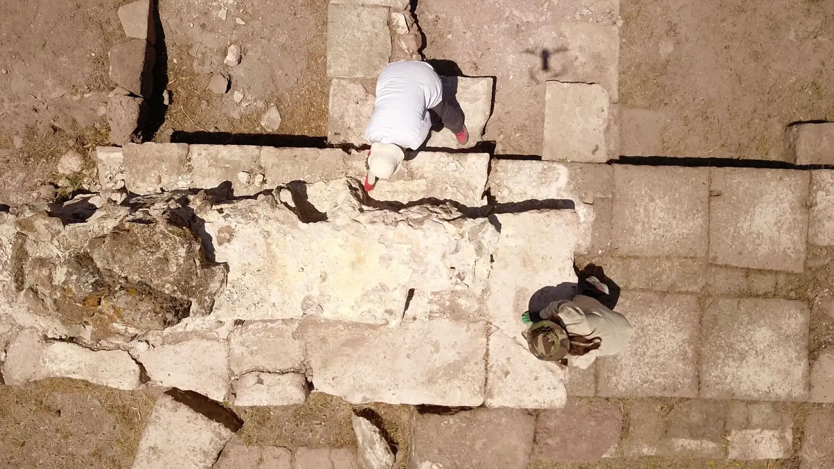 Van YYÜ arkeologlarından 5 bin yıllık bulgu!