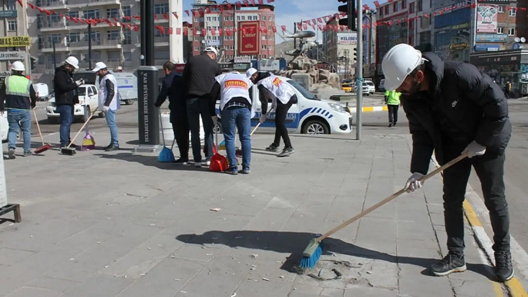İMO Van sokaklarını temizledi