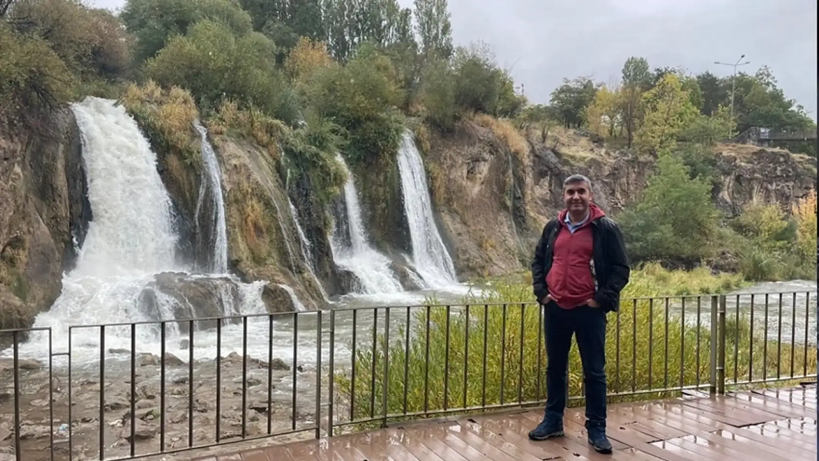 Muradiye Şelalesi'nde yağmur bereketi